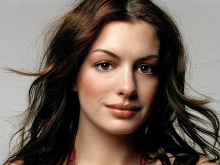 Anne Hathaway In Romantic Comedy The Fiance 