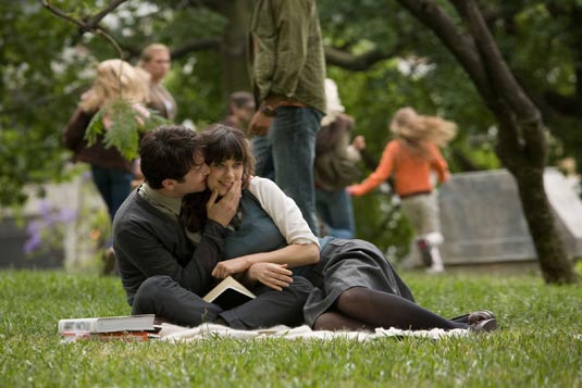 joseph gordon levitt girlfriend. Joseph Gordon-Levitt and Zooey Deschanel in (500) Days of Summer