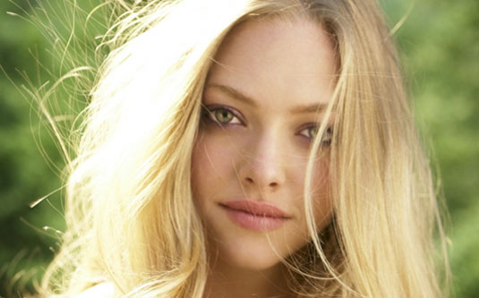 Amanda Seyfried is The Girl Who Conned The Ivy League