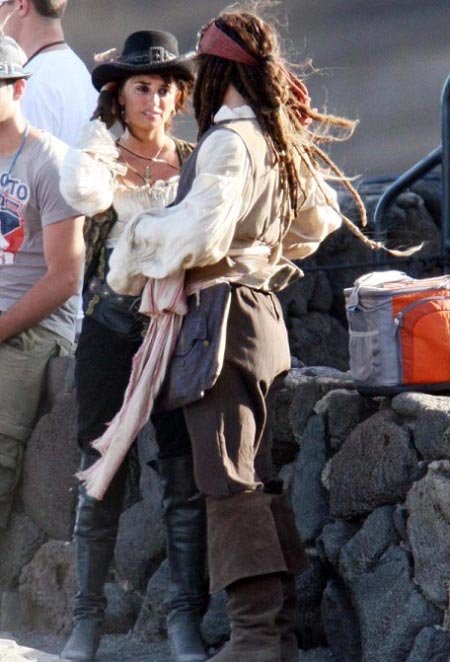 Penelope Cruz, Johnny Depp, Pirates of the Caribbean 4
