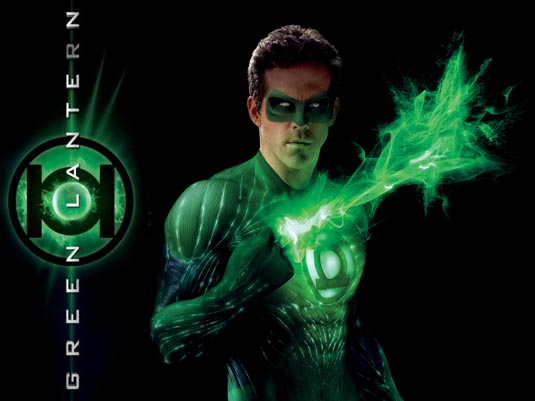 Detailed Image of Ryan Reynolds in the Green Lantern Suit Detailed Image of Ryan Reynolds in the Green Lantern Suit