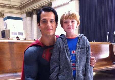Cavill Poses with Young Fan Young Lana Lang Cast in Superman MAN OF STEEL