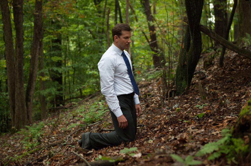 http://www.filmofilia.com/wp-content/uploads/2013/03/THE-PLACE-BEYOND-THE-PINES-Bradley-Cooper.jpg