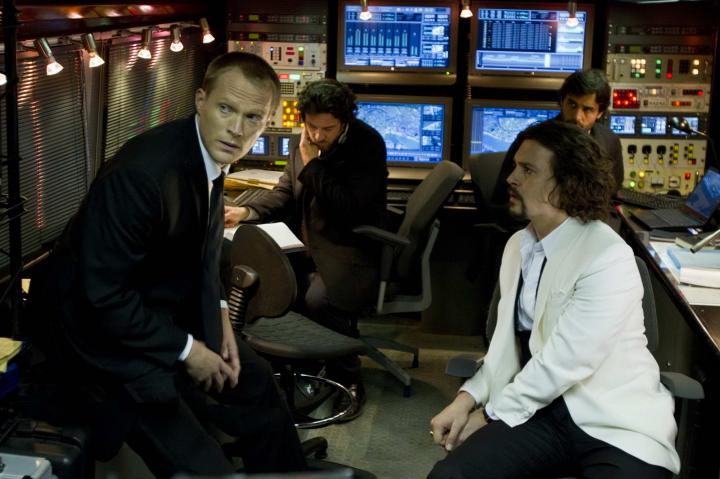 Paul Bettany and Johnny Depp in The Tourist 