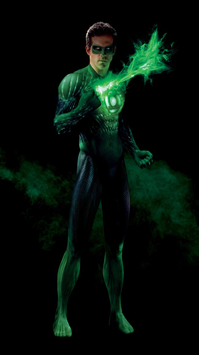 Detailed Image of Ryan Reynolds in the Green Lantern Suit