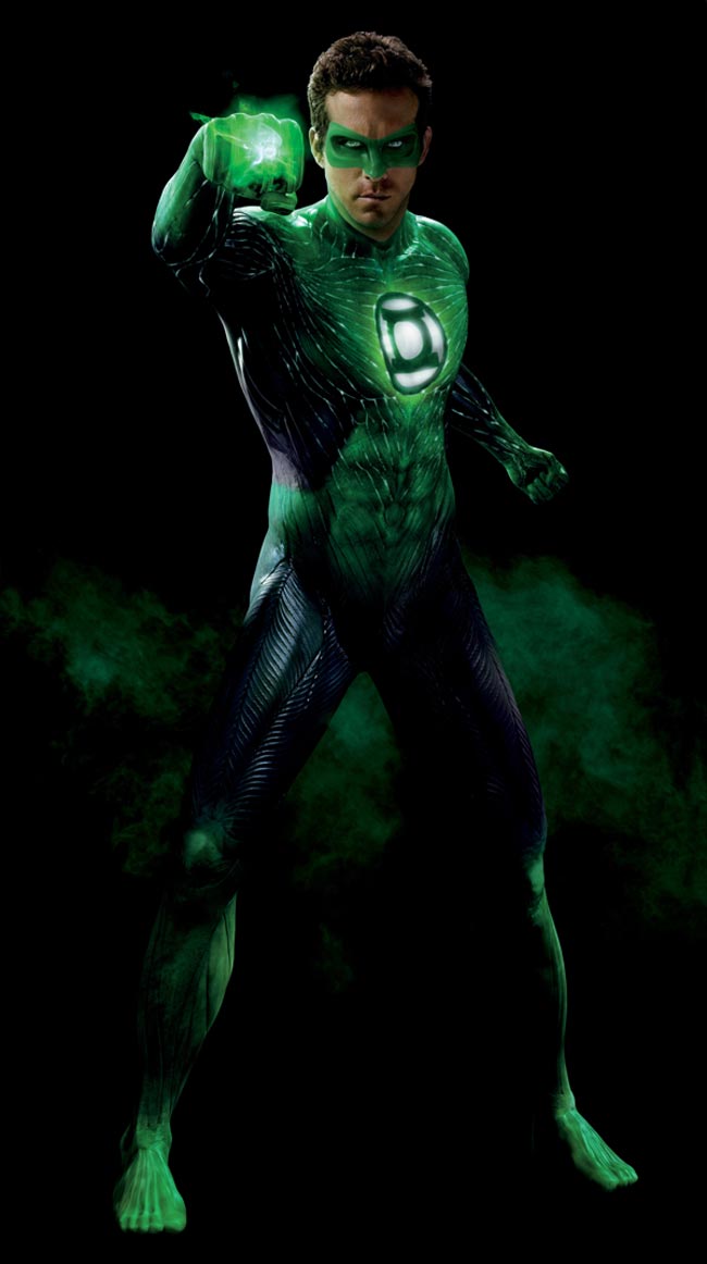 Detailed Image of Ryan Reynolds in the Green Lantern Suit
