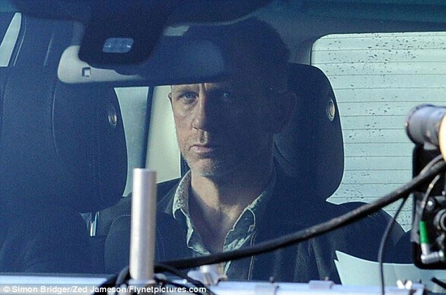 New SKYFALL Set Photos Featuring Daniel Craig - FilmoFilia