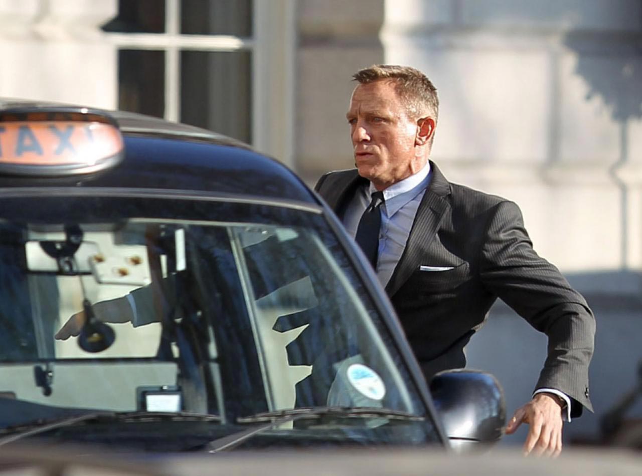 New SKYFALL Set Photos Featuring Daniel Craig as James Bond in Action ...