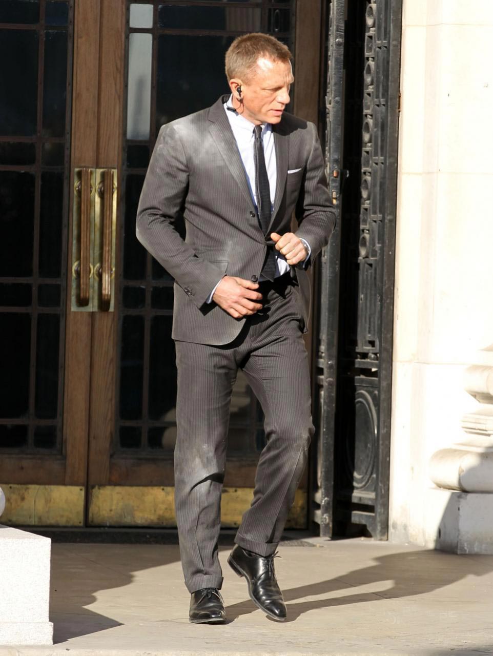 New SKYFALL Set Photos Featuring Daniel Craig as James Bond in Action ...