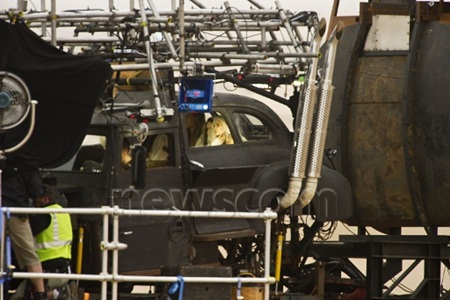 mad-max-abbey-lee-kershaw-set-photo-Newscom