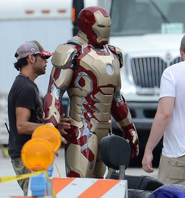 IRON MAN 3 Set Photo 01.