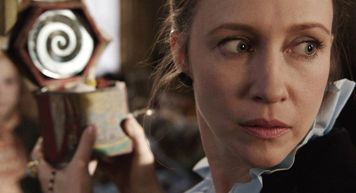 THE CONJURING: 25 New Images & Featurette