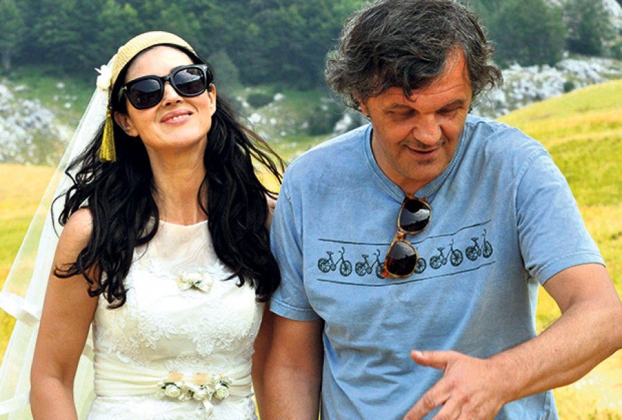 ON THE MILKY ROAD Monica Bellucci Emir Kusturica Set Photo 01