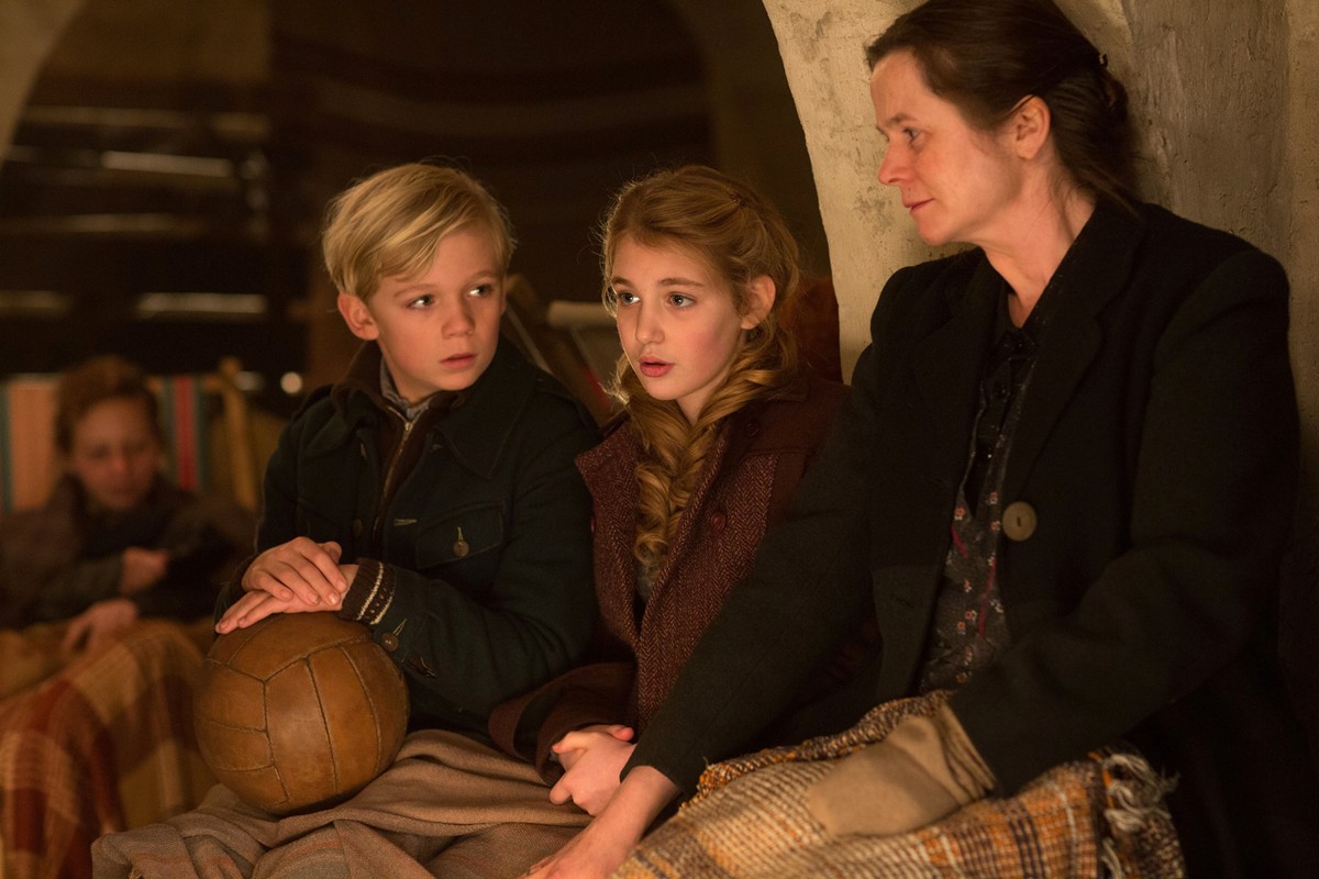 THE BOOK THIEF Trailer, Images