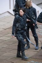 jennifer lawrence - on the set of mockingjay in paris (05-12-14)