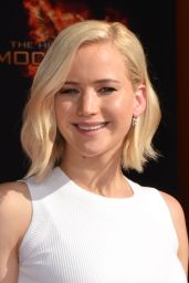  THE HUNGER GAMES: MOCKINGJAY ­PART 2 - Jennifer Lawrence Hand and Footprint Ceremony in Hollywood