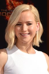 THE HUNGER GAMES: MOCKINGJAY ­PART 2 - Jennifer Lawrence Hand and Footprint Ceremony in Hollywood