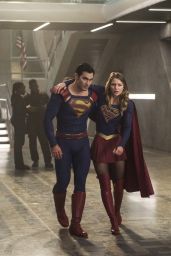 SUPERGIRL Season 2 Photos and Posters - Melissa Benoist