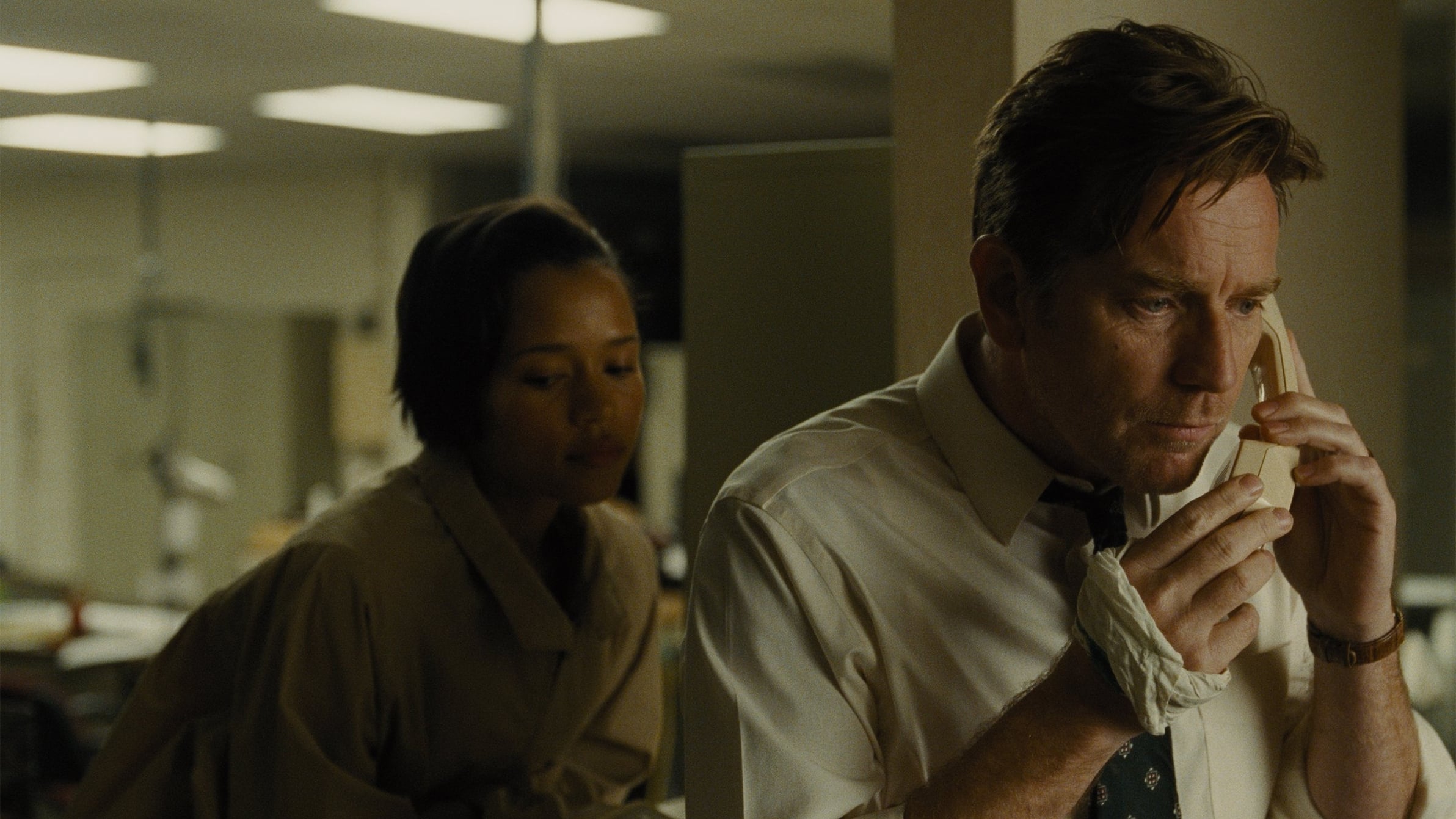 Ewan McGregor and Ellen Burstyn Star in Quirky Comedy 'Mother, Couch