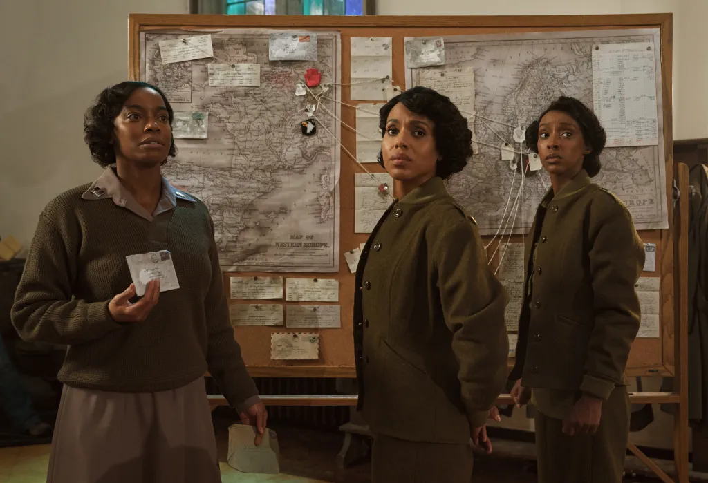 Milauna Jackson, Kerry Washington and Ebony Obsidian in The Six Triple Eight