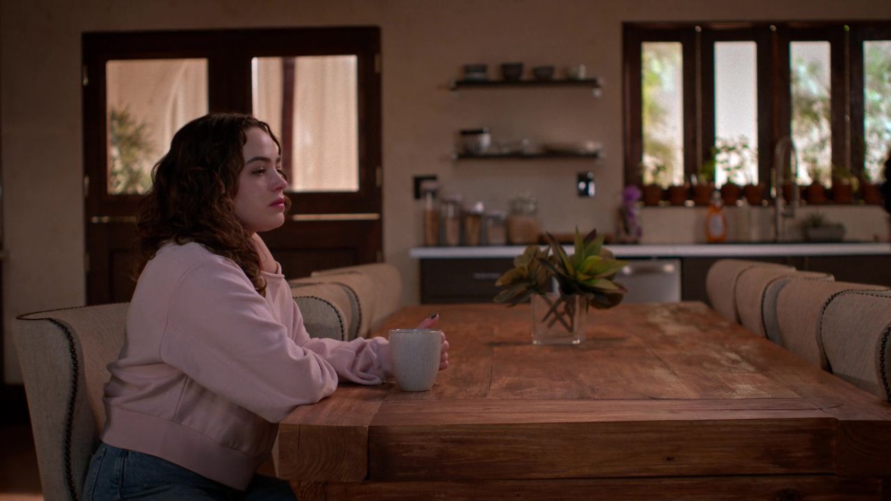 Cobra Kai S E : Skeletons Mary Mouser Peyton List