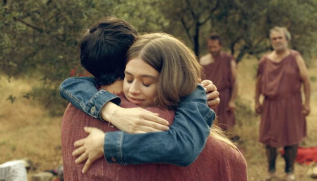 Brad Hugs Gorgo