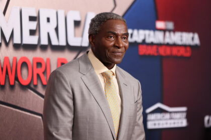 Carl Lumbly